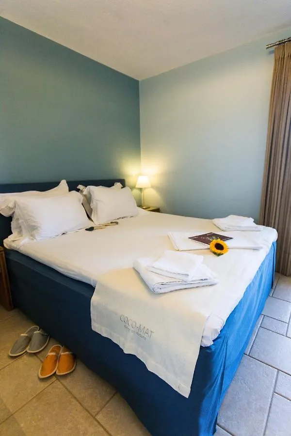 Helianthus Guesthouse Ammouliani 3*,  Greece
